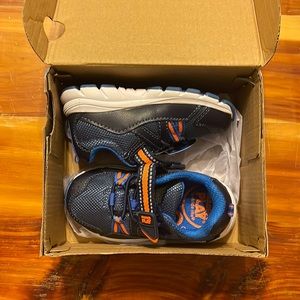 Toddler Stride rite sneakers 6.5 WIDE